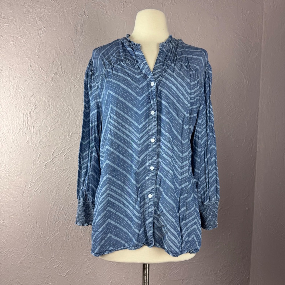 Cato‎ XL Chambray Blue V neck 3/4 sleeve button shirt, vacation coastal look